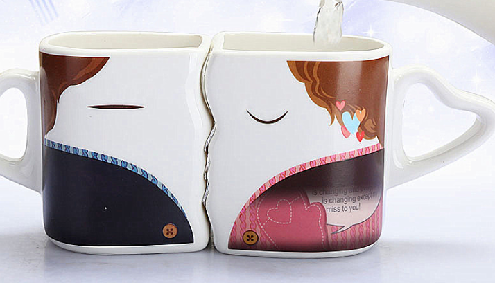 Couples Kiss Mug Set